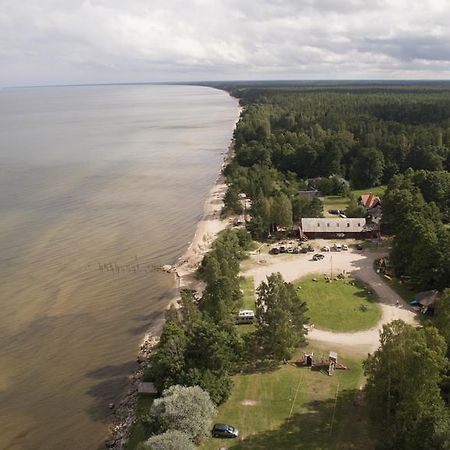 Отель Viesu Nams Мелнсилс Экстерьер фото