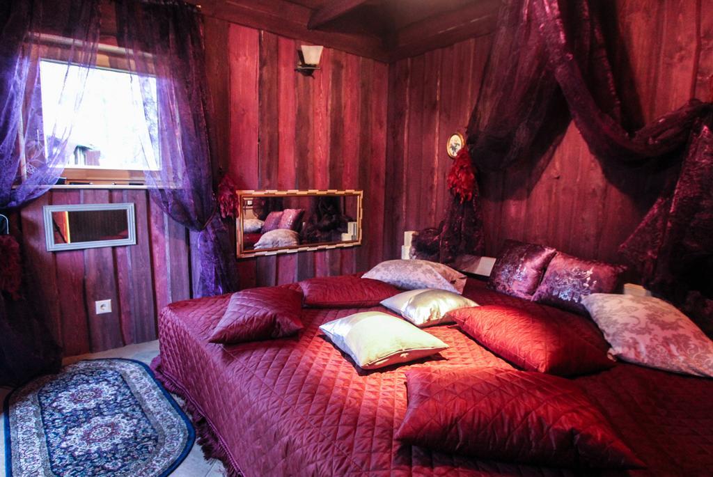 Отель Viesu Nams Мелнсилс Экстерьер фото